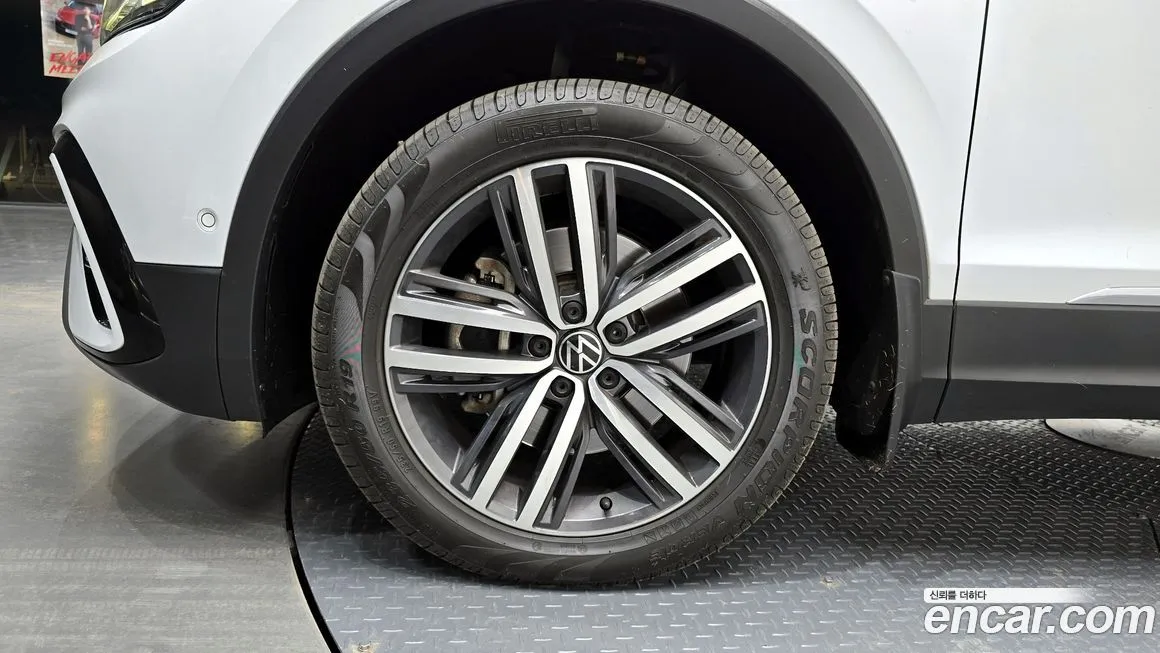 Volkswagen Tiguan — фото 10
