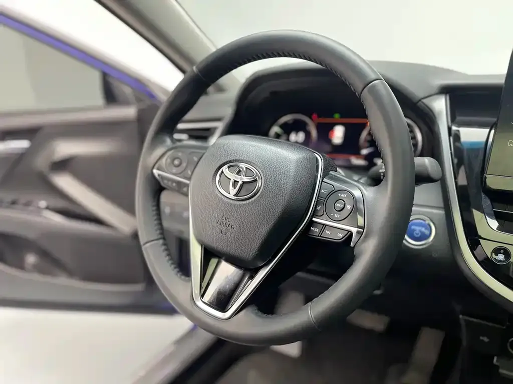 Toyota Camry — фото 4