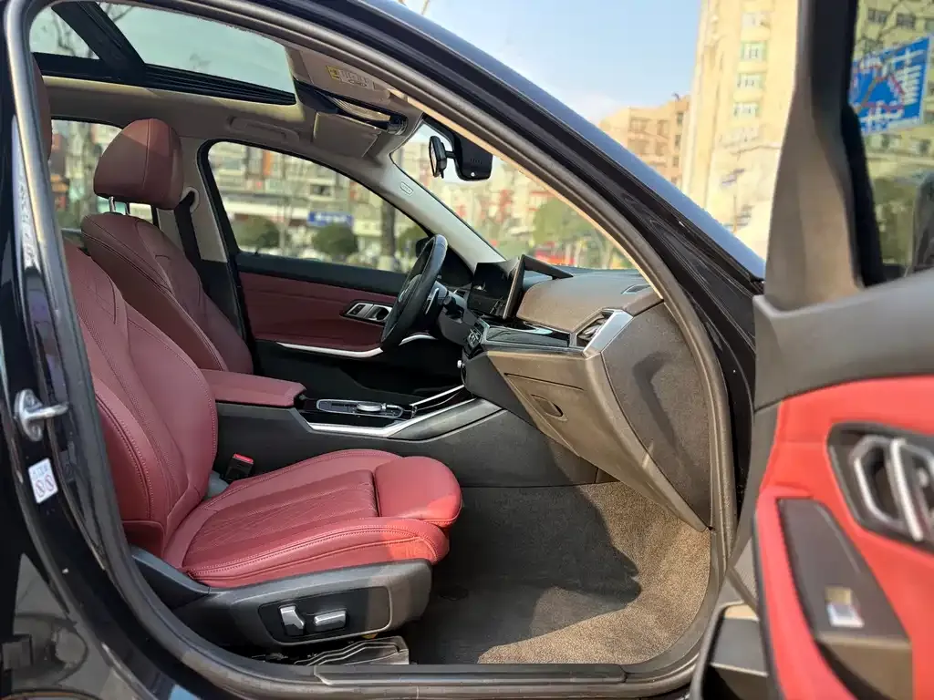 BMW 3 Series 2023 из CN, фото 2