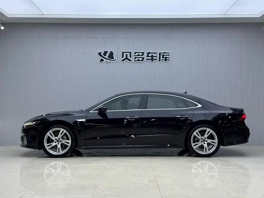 Audi A7L 2023 из CN, фото 3