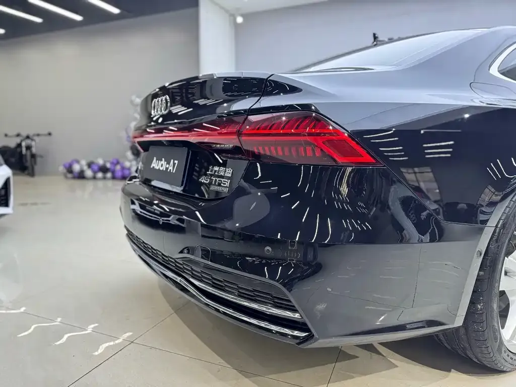 Audi A7L 2023 из CN, фото 6