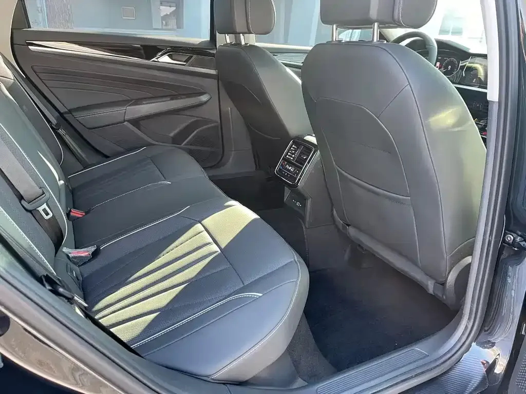 Volkswagen Passat 2024 из CN, фото 5
