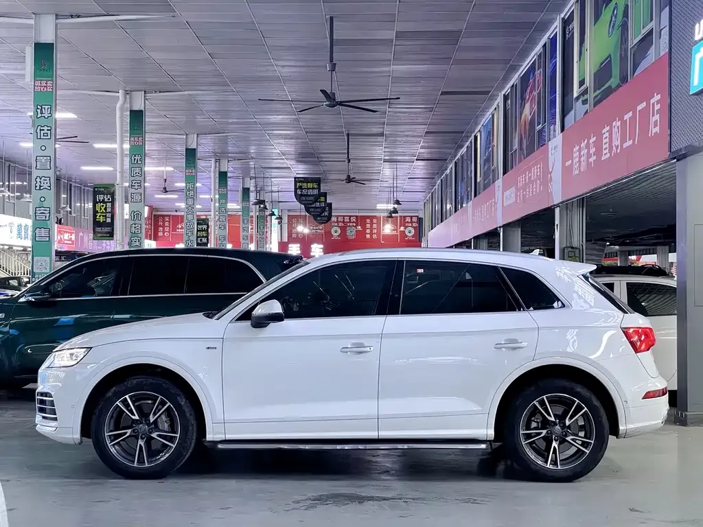 Audi Q5L 2021 из CN, фото 3