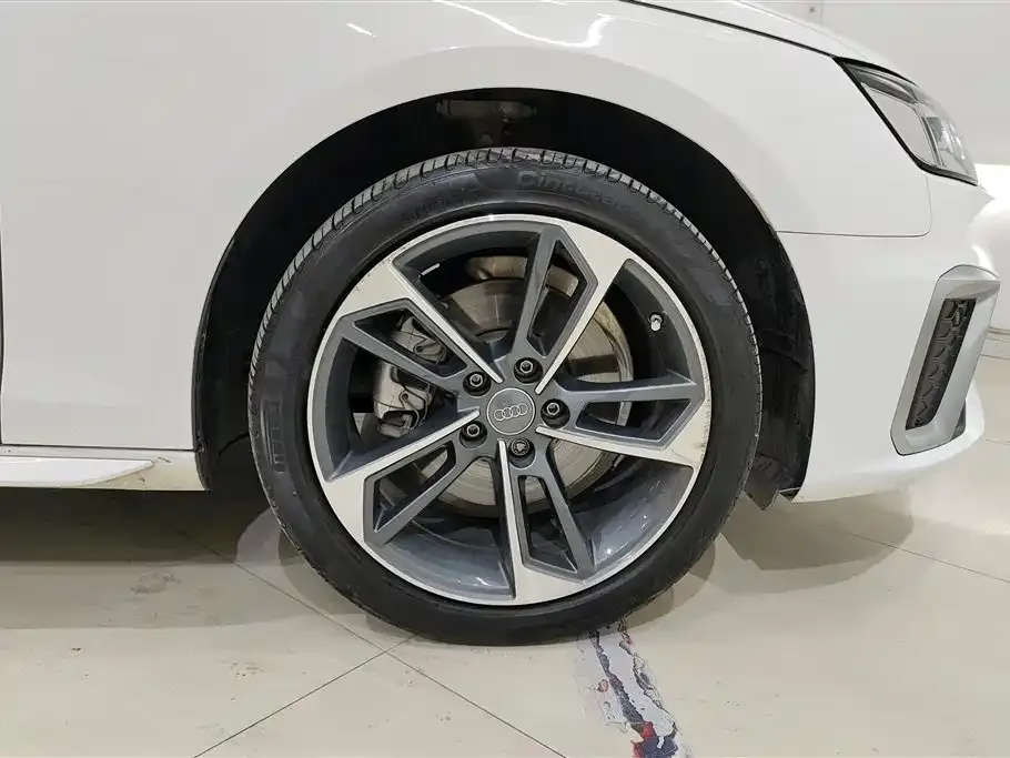 Audi A4L 2022 из CN, фото 3