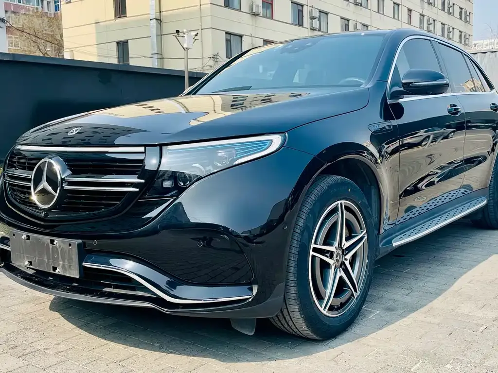 Mercedes-Benz EQC — фото 1