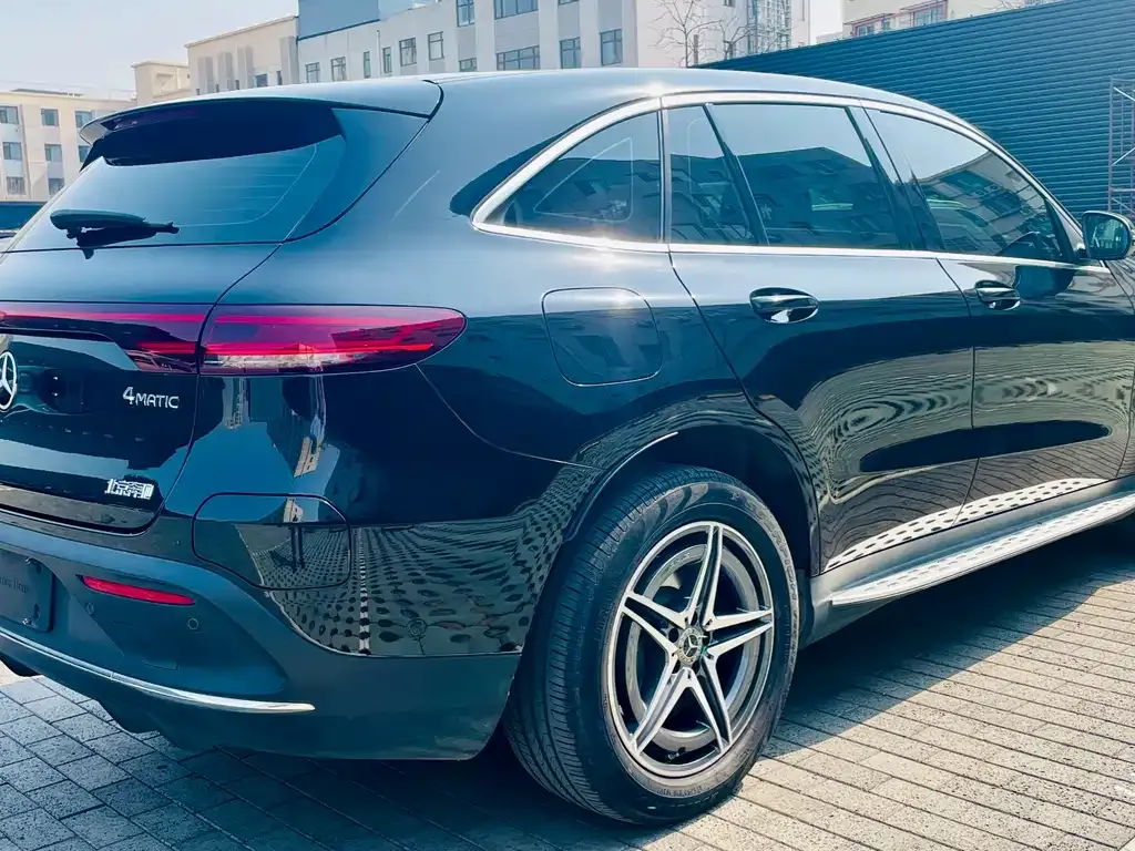 Mercedes-Benz EQC — фото 5