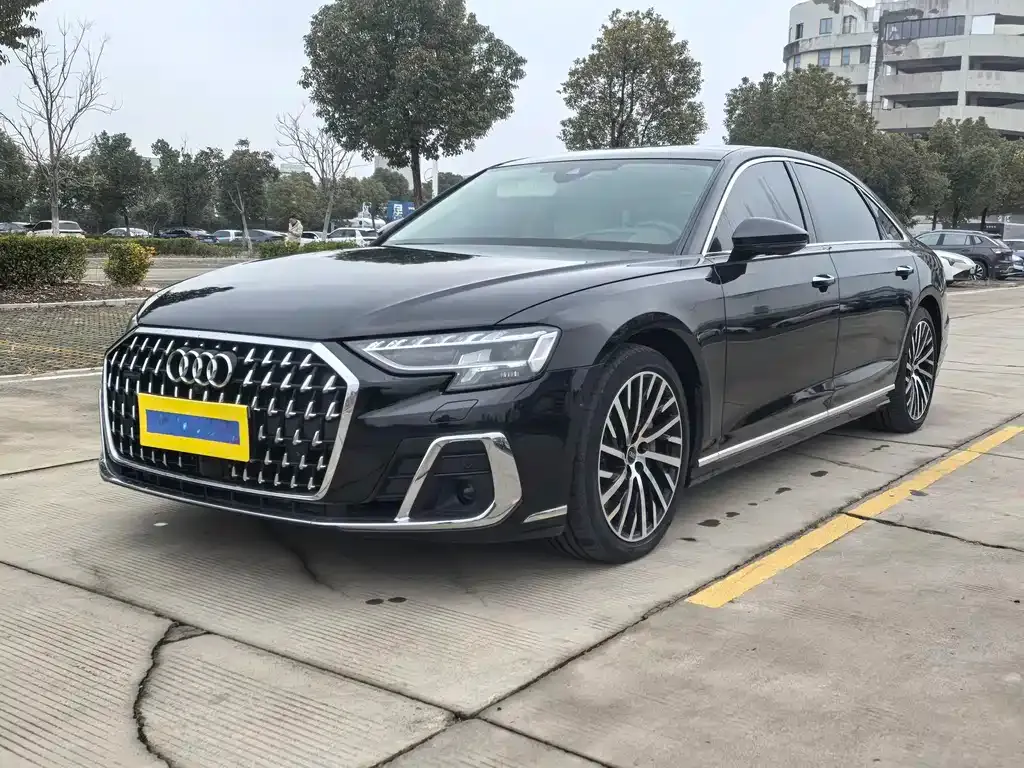 Audi A8 — фото 1
