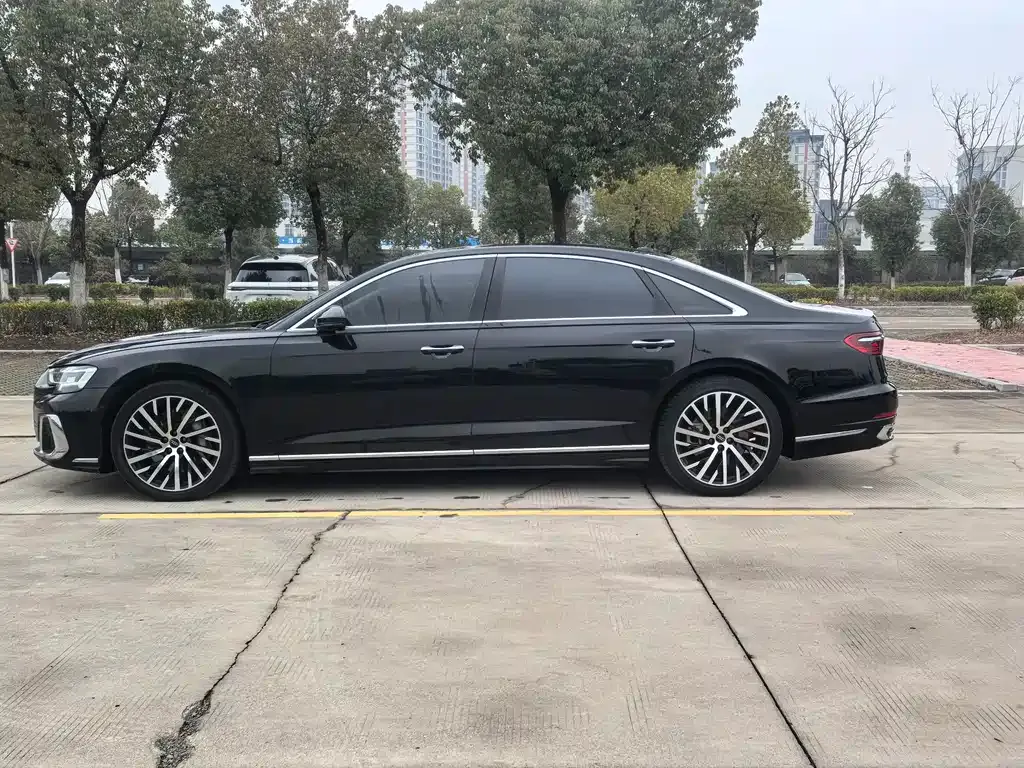 Audi A8 — фото 10