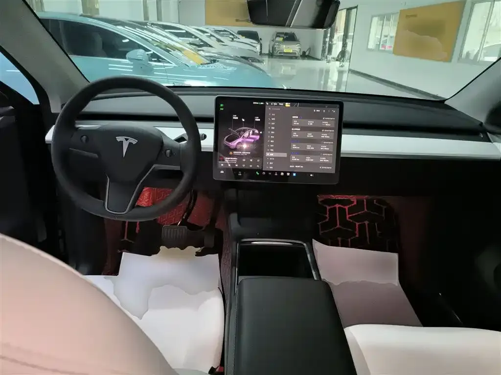 Tesla Model Y — фото 6