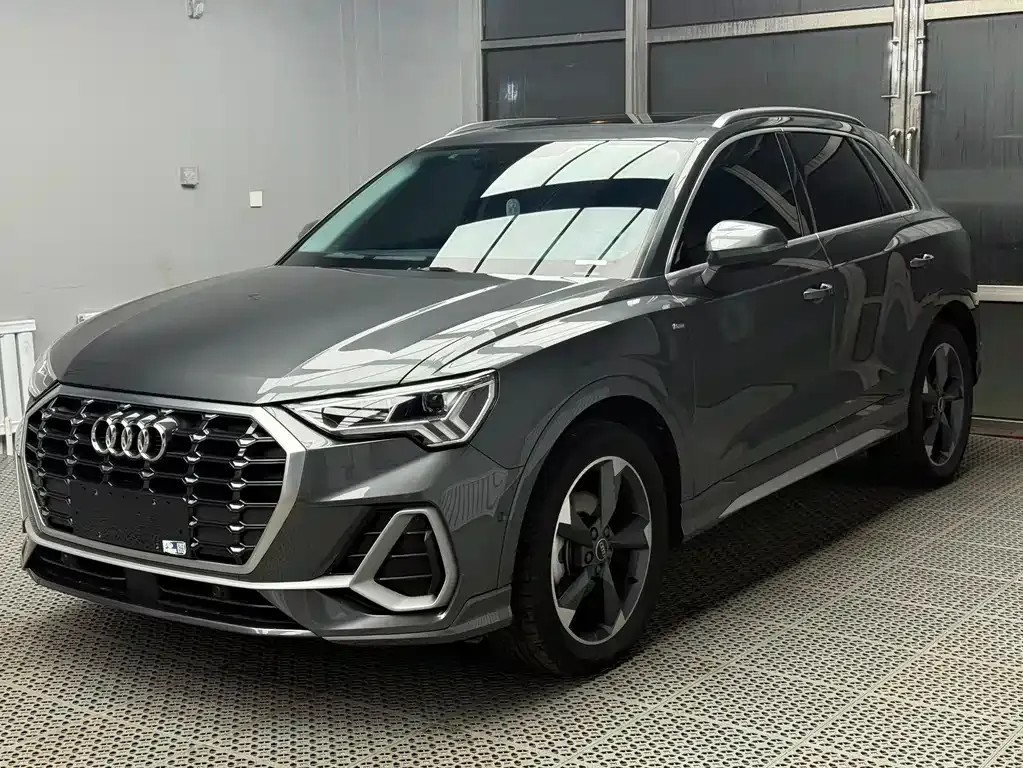 Audi Q3 — фото 1
