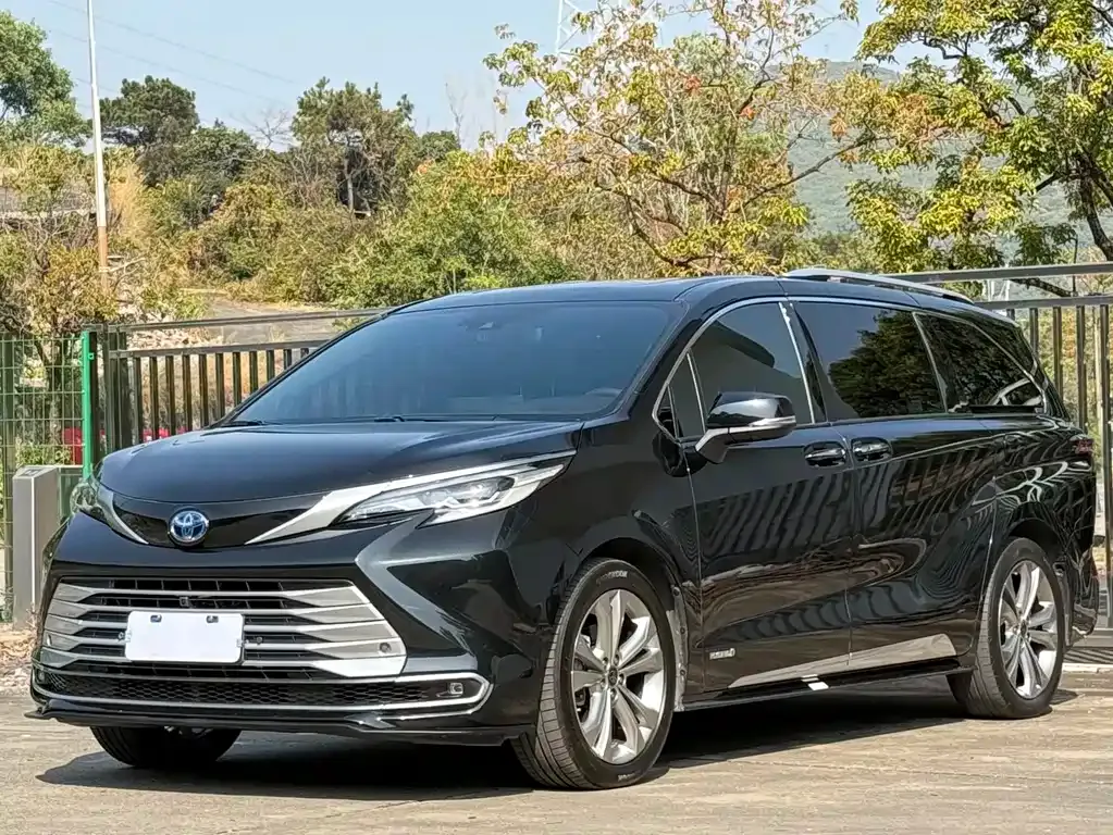 Toyota Sienna 2023 из CN, фото 1