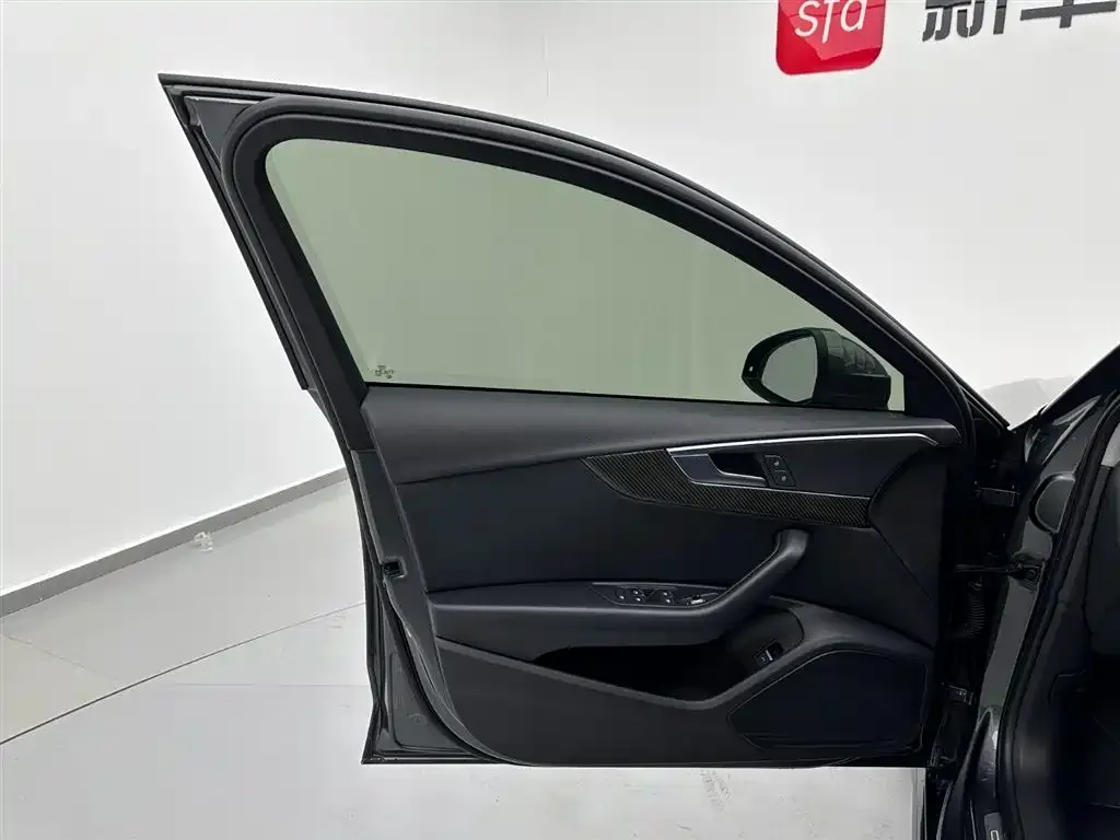 Audi A4L 2021 из CN, фото 7