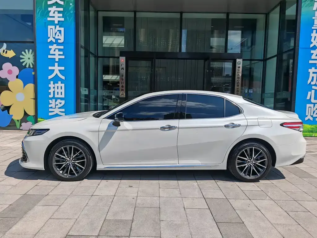 Toyota Camry 2024 из CN, фото 2