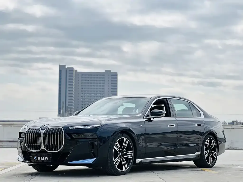 BMW 7 Series — фото 1