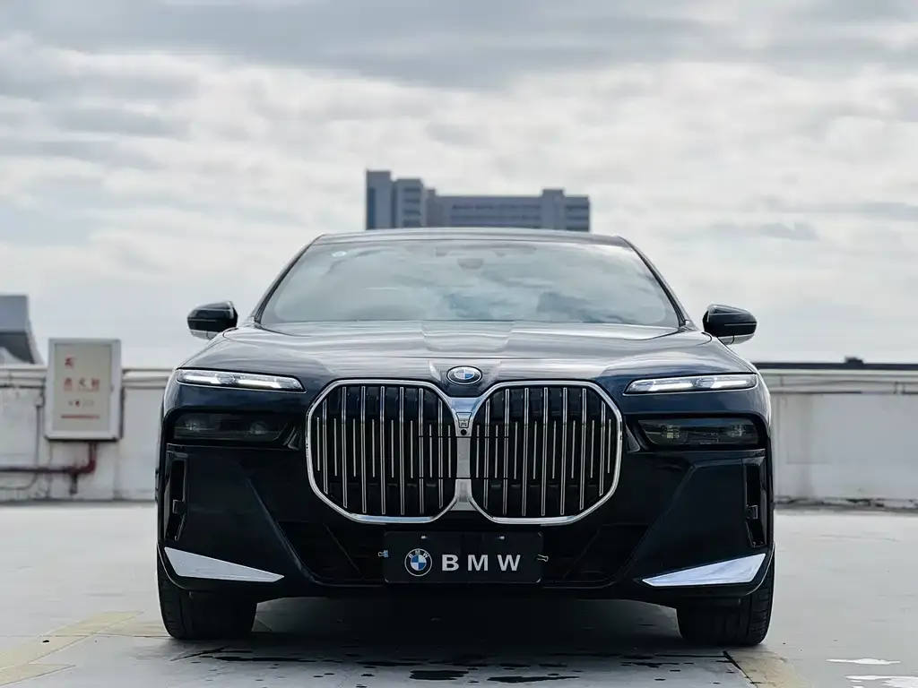 BMW 7 Series — фото 10