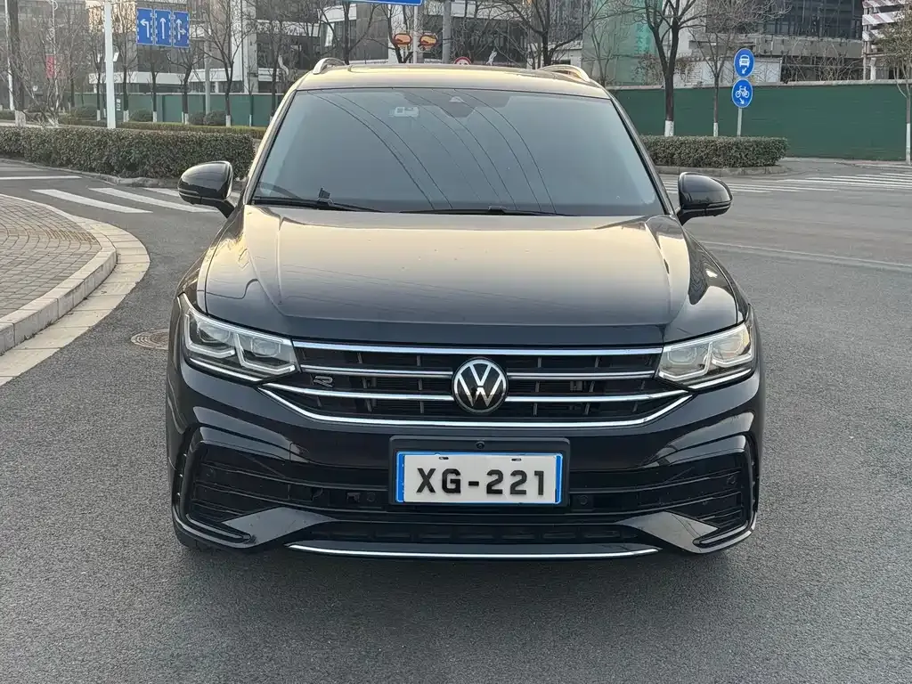 Volkswagen Tiguan L 2023 из CN, фото 2