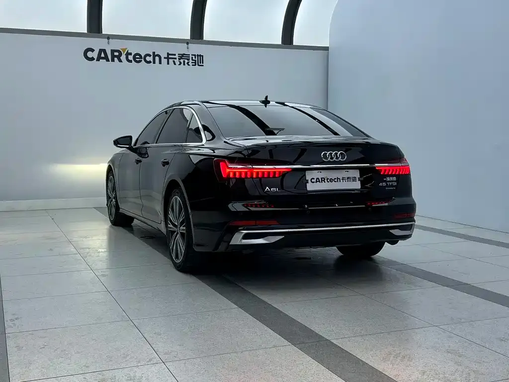 Audi A6L — фото 10