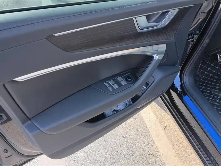 Audi A6L 2025 из CN, фото 6
