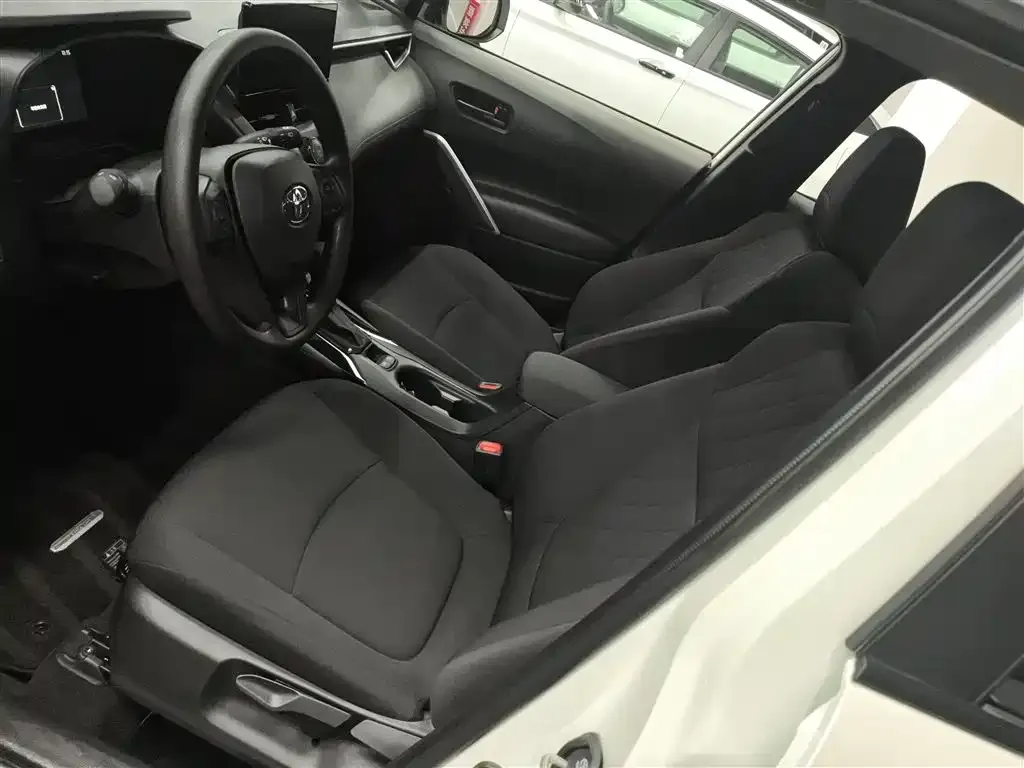 Toyota Corolla Cross 2024 из CN, фото 4