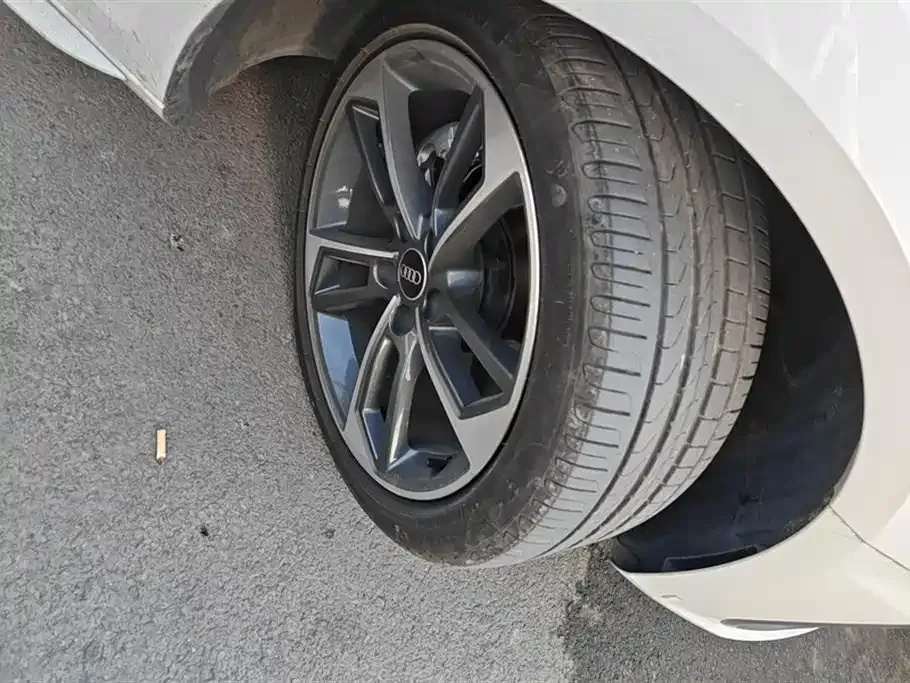 Audi A4L 2023 из CN, фото 8