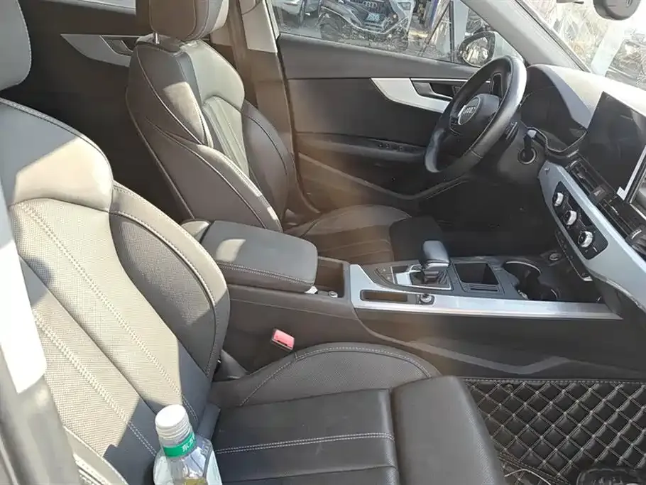 Audi A4L 2023 из CN, фото 4