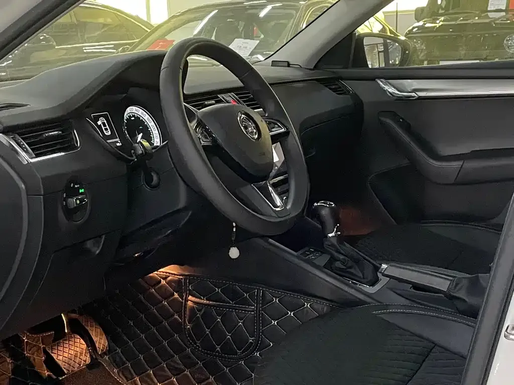 Skoda Octavia 2021 из CN, фото 8