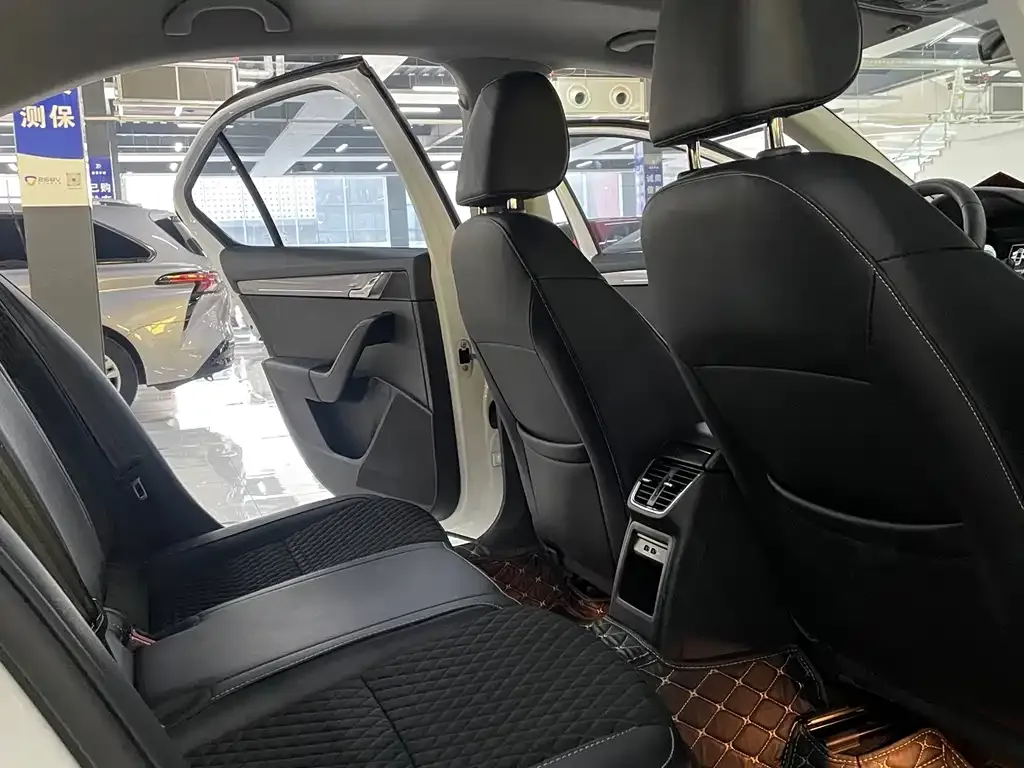 Skoda Octavia 2021 из CN, фото 6