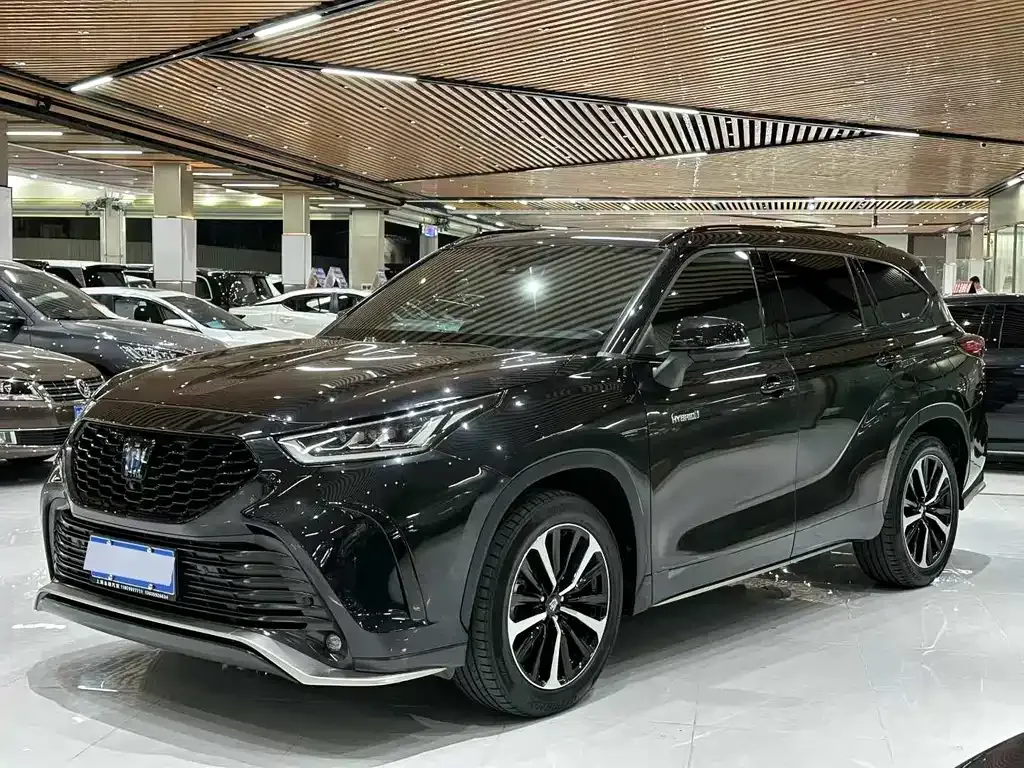Toyota Crown Kluger 2021 из CN, фото 1