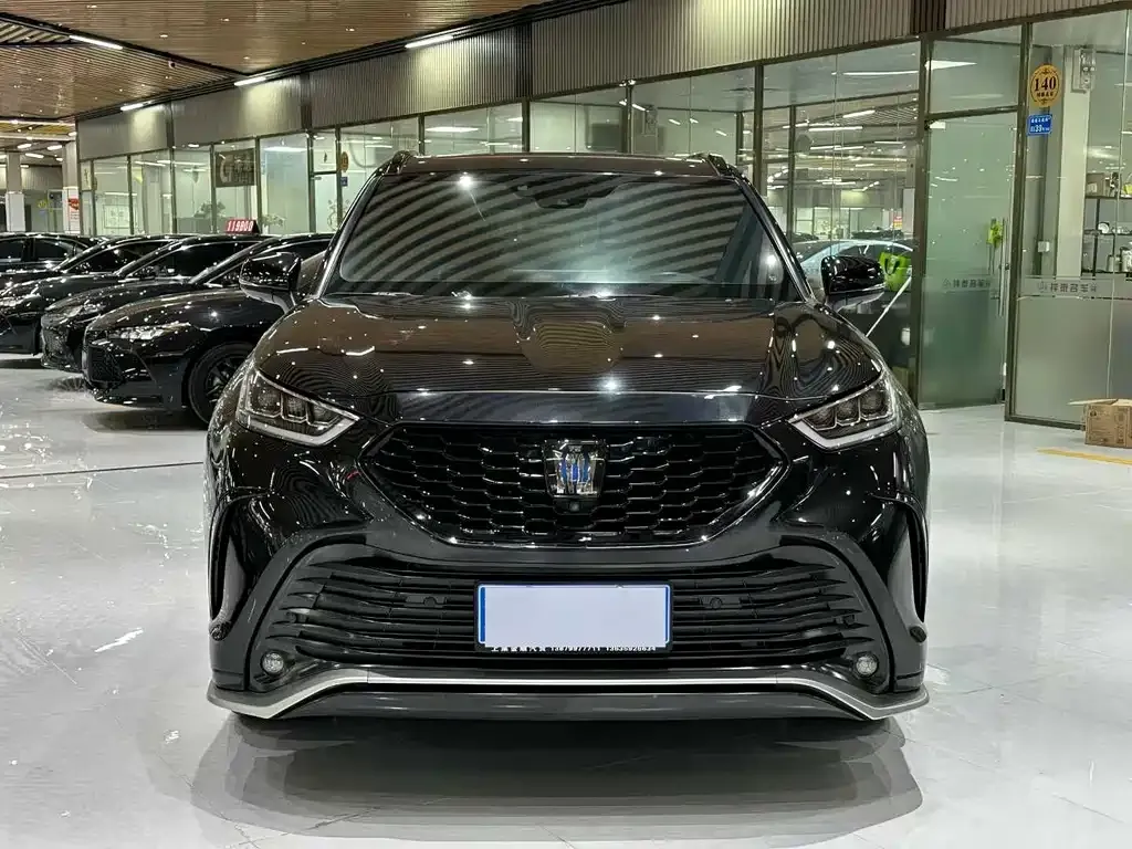 Toyota Crown Kluger 2021 из CN, фото 2