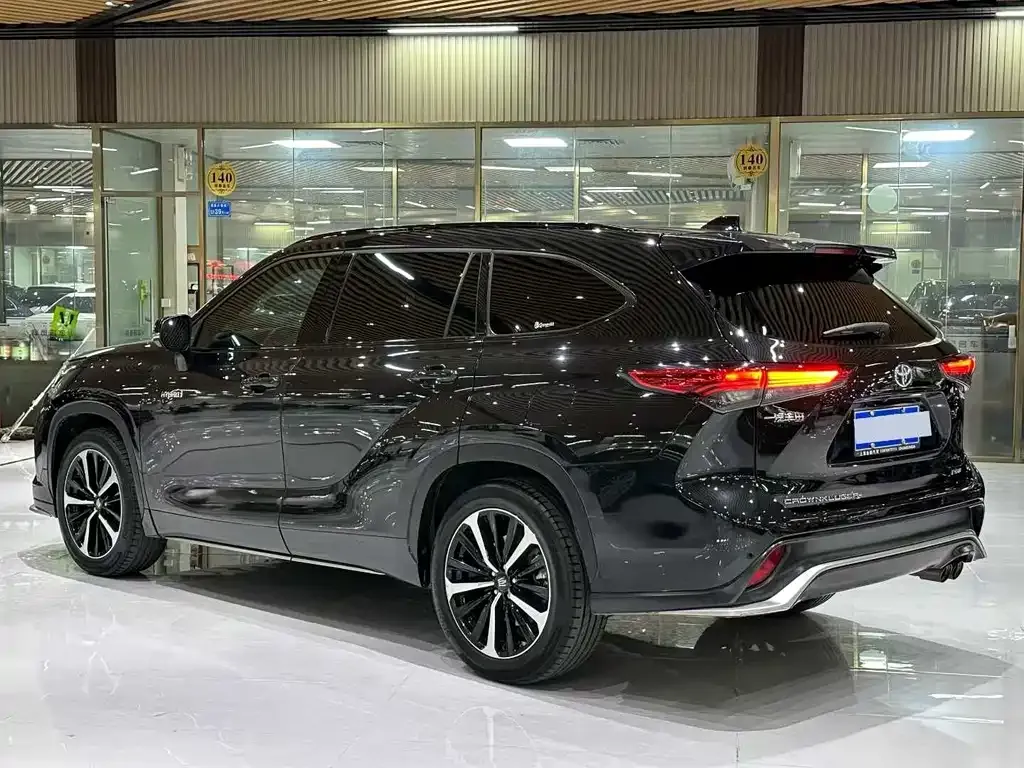 Toyota Crown Kluger 2021 из CN, фото 8
