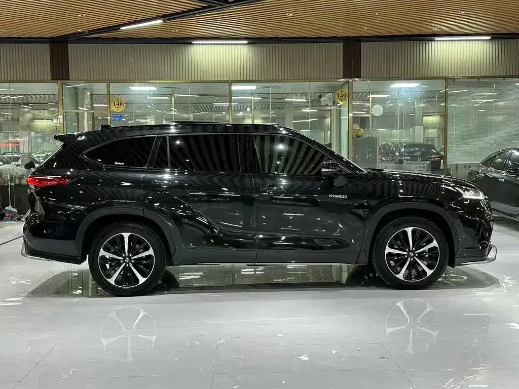 Toyota Crown Kluger 2021 из CN, фото 7
