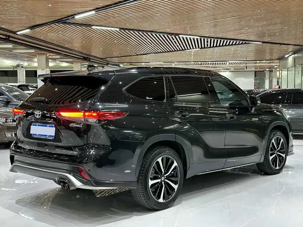 Toyota Crown Kluger 2021 из CN, фото 6