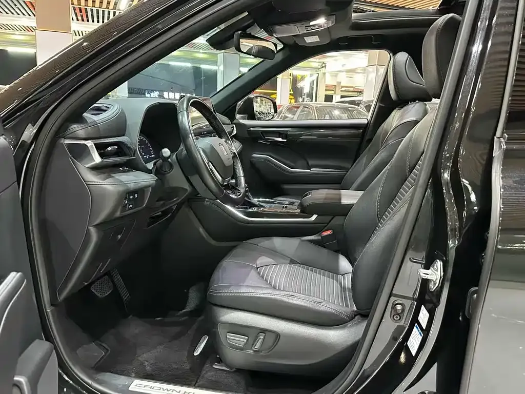 Toyota Crown Kluger 2021 из CN, фото 5