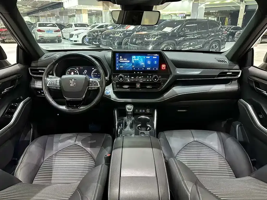 Toyota Crown Kluger 2021 из CN, фото 4
