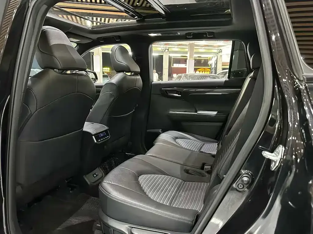 Toyota Crown Kluger 2021 из CN, фото 3