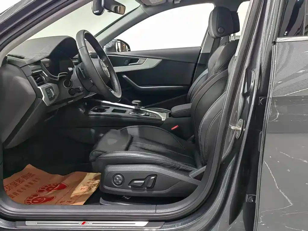 Audi A4L 2021 из CN, фото 5