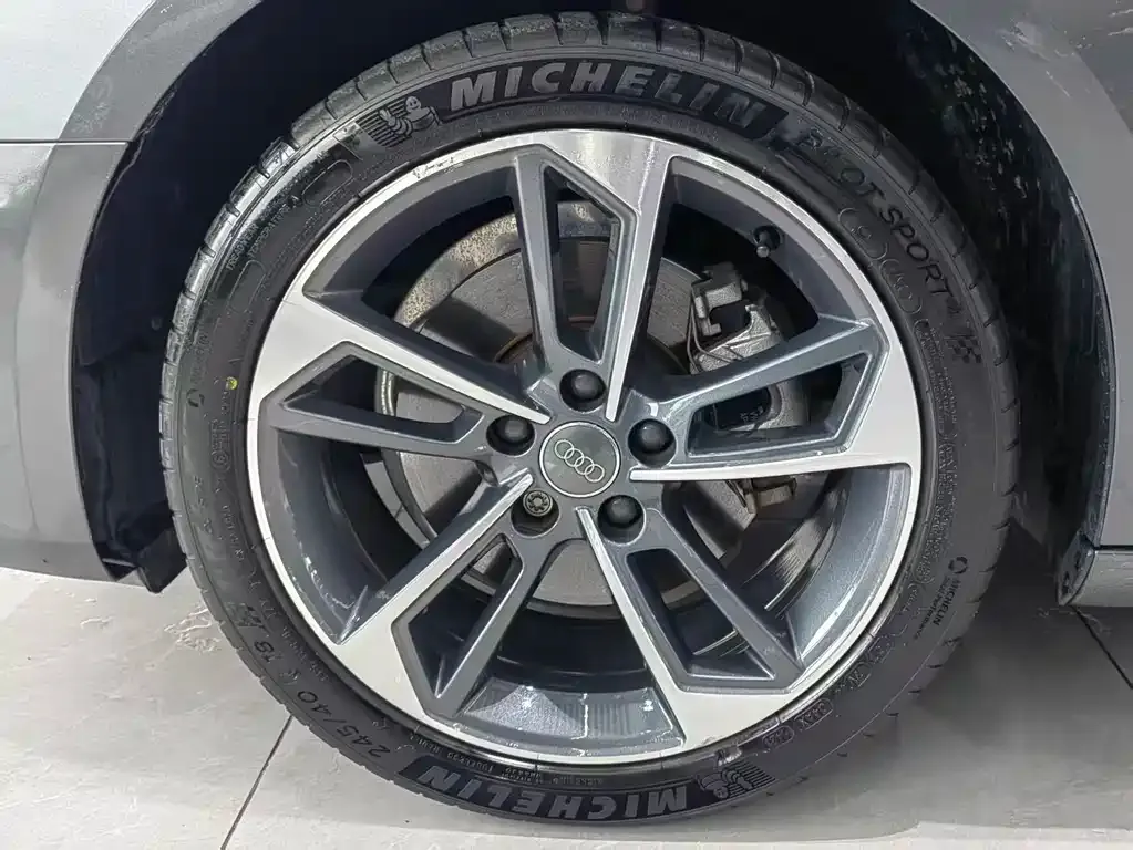 Audi A4L 2021 из CN, фото 4