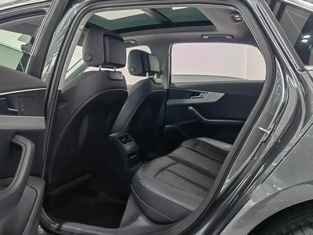 Audi A4L 2021 из CN, фото 10