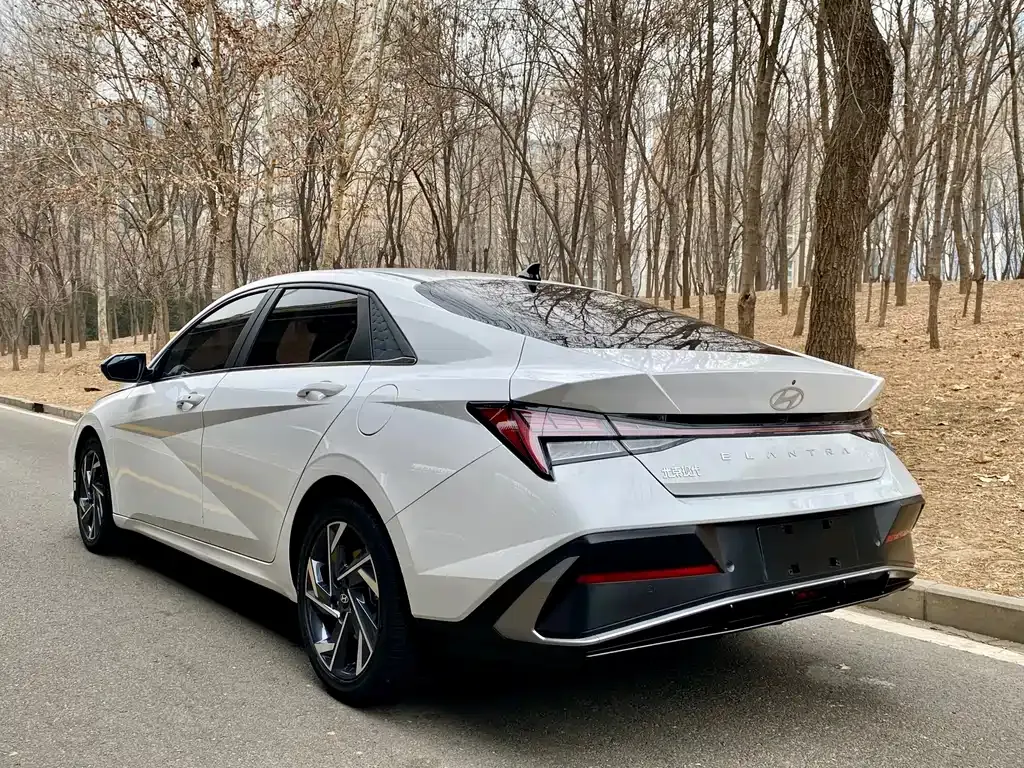 Hyundai Elantra — фото 8