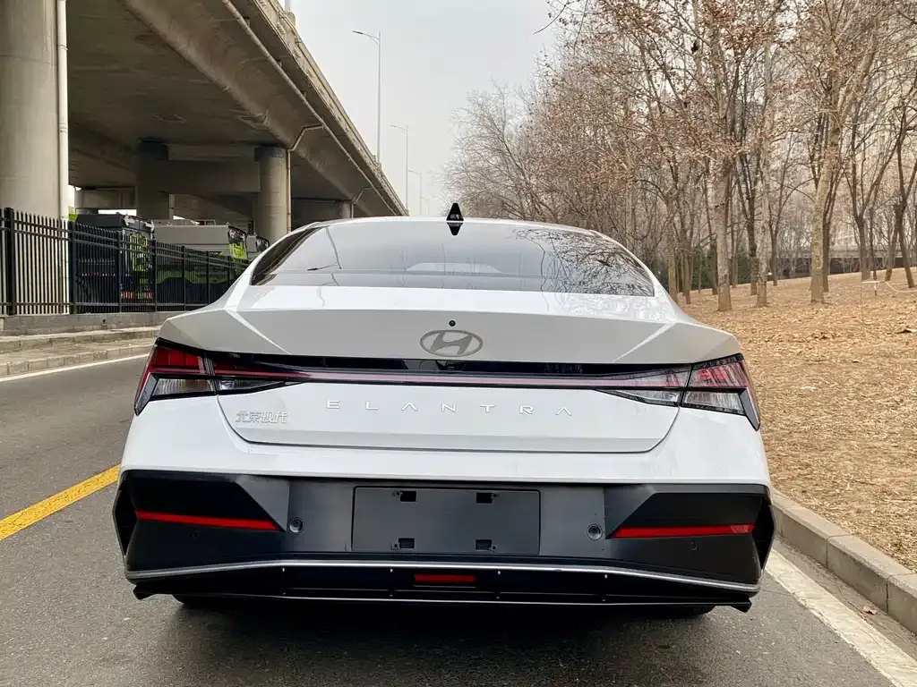 Hyundai Elantra — фото 9
