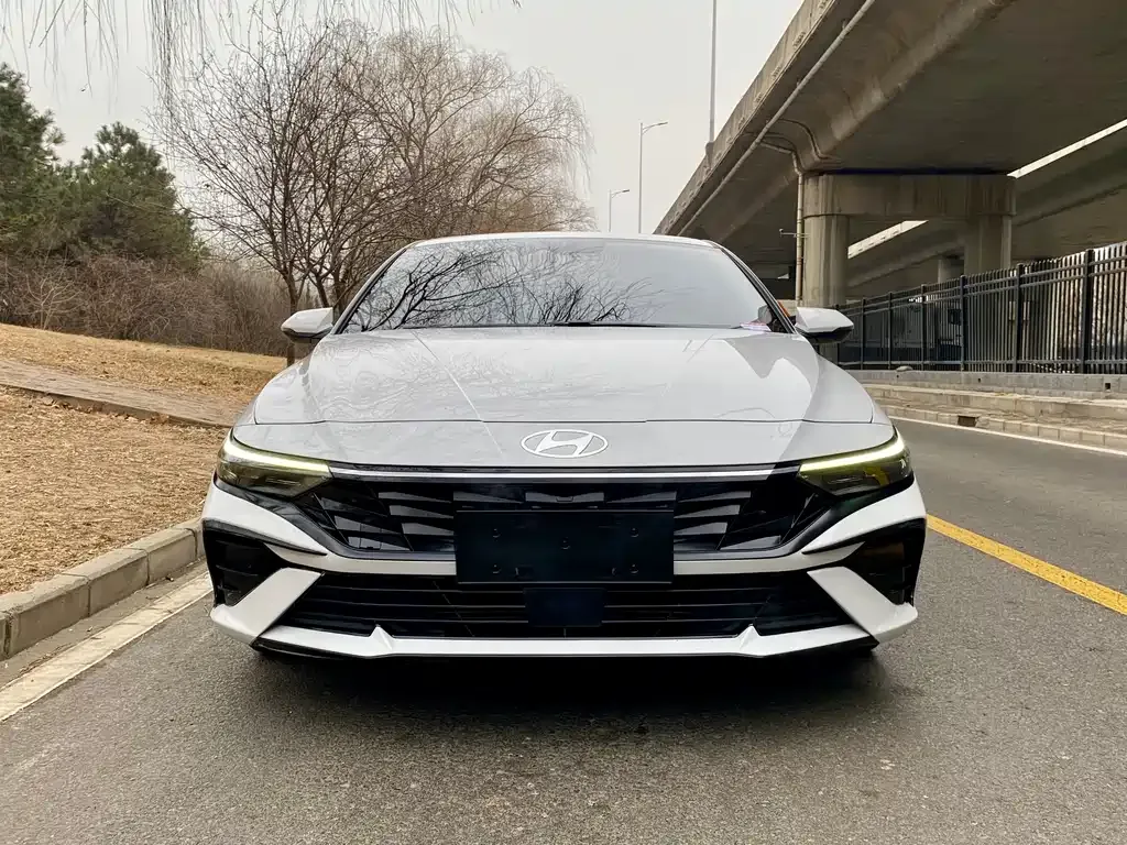 Hyundai Elantra — фото 5