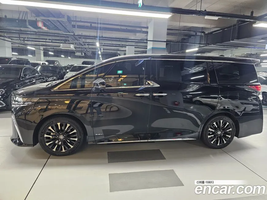 Toyota Alphard — фото 4