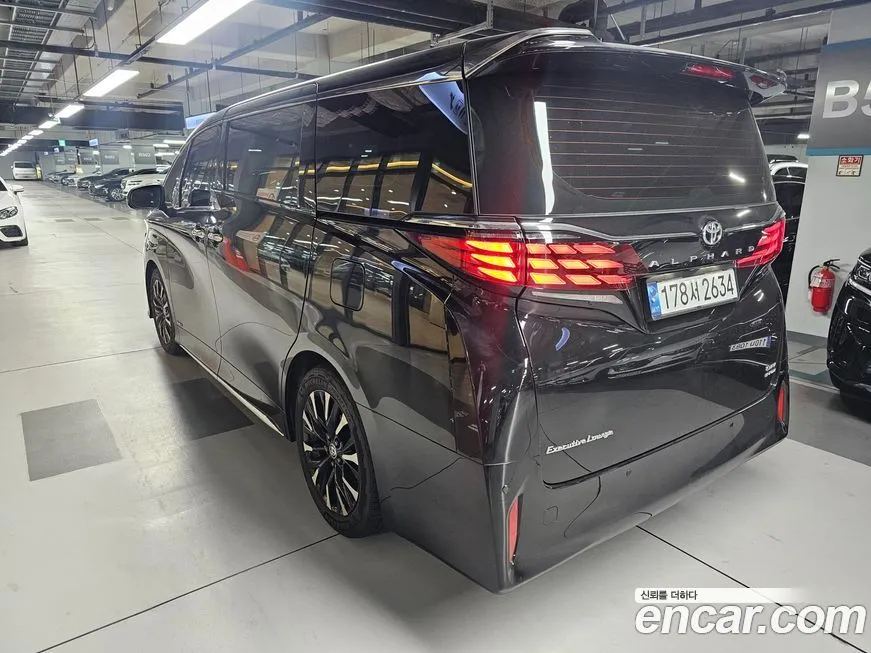 Toyota Alphard — фото 3