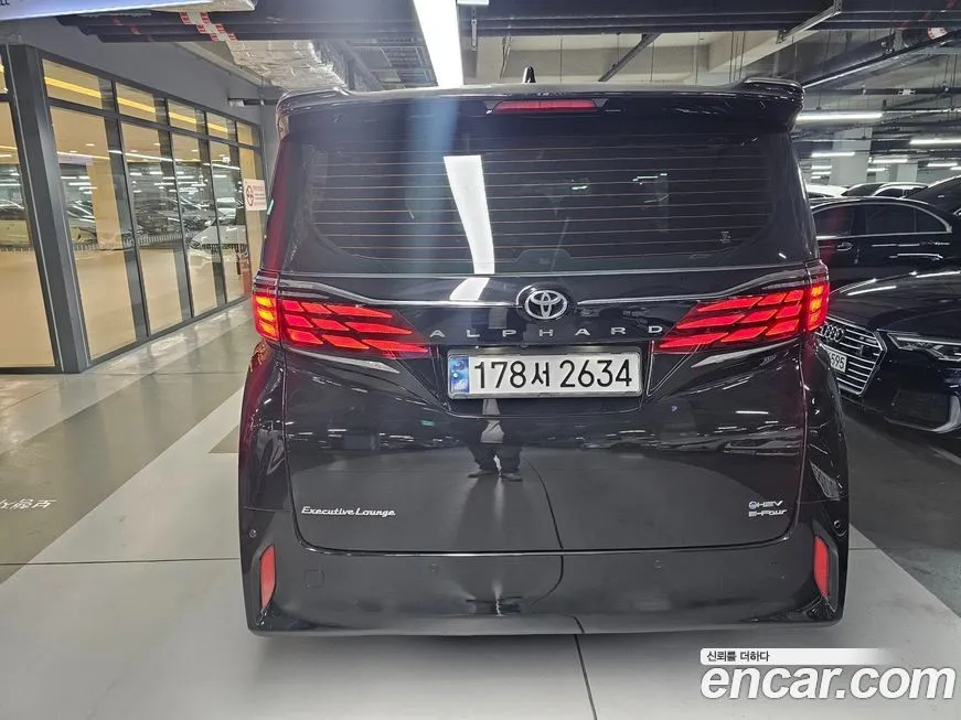 Toyota Alphard — фото 5