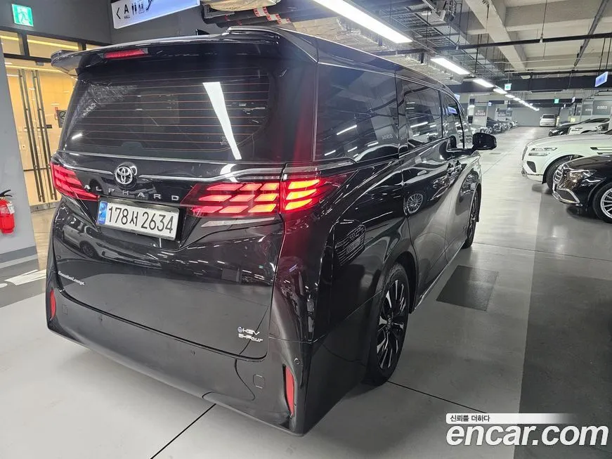 Toyota Alphard — фото 8