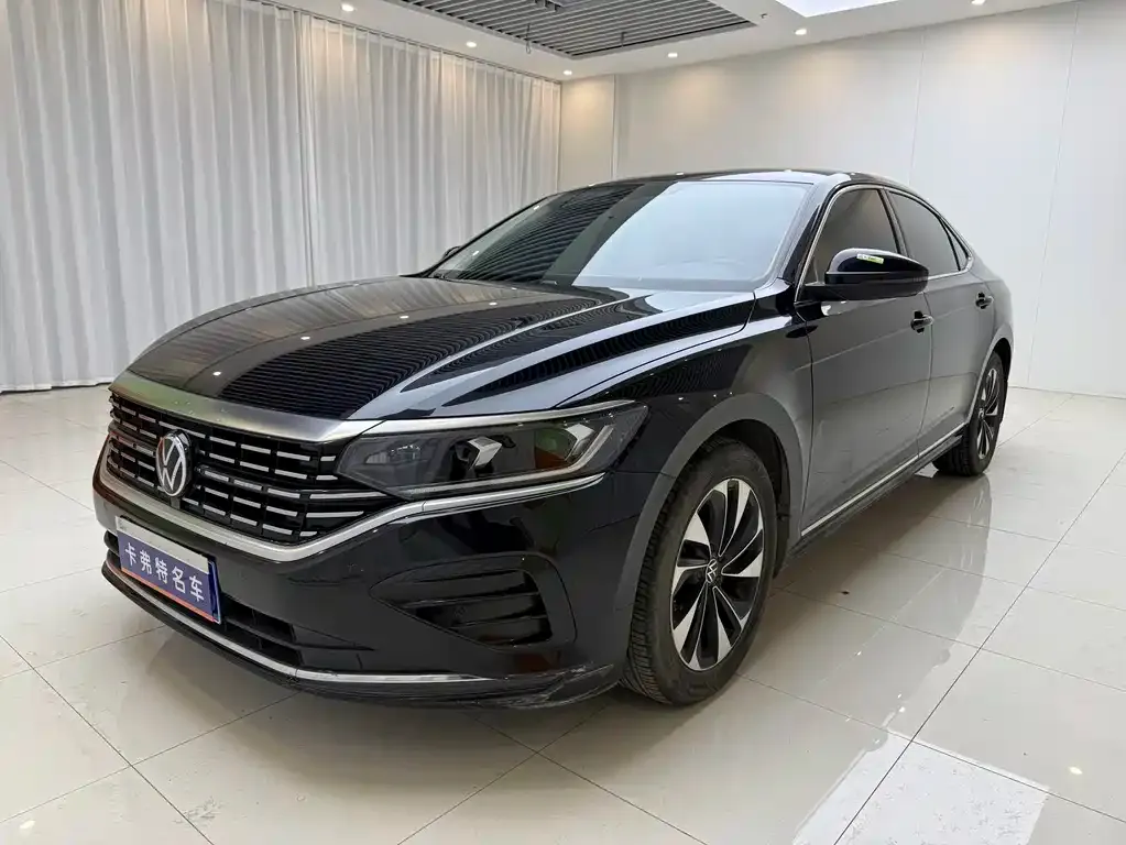 Volkswagen Passat — фото 1