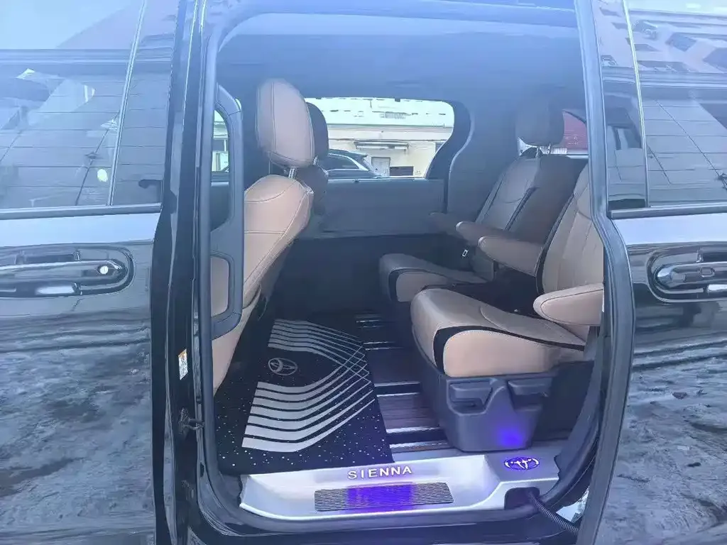 Toyota Sienna 2024 из CN, фото 3