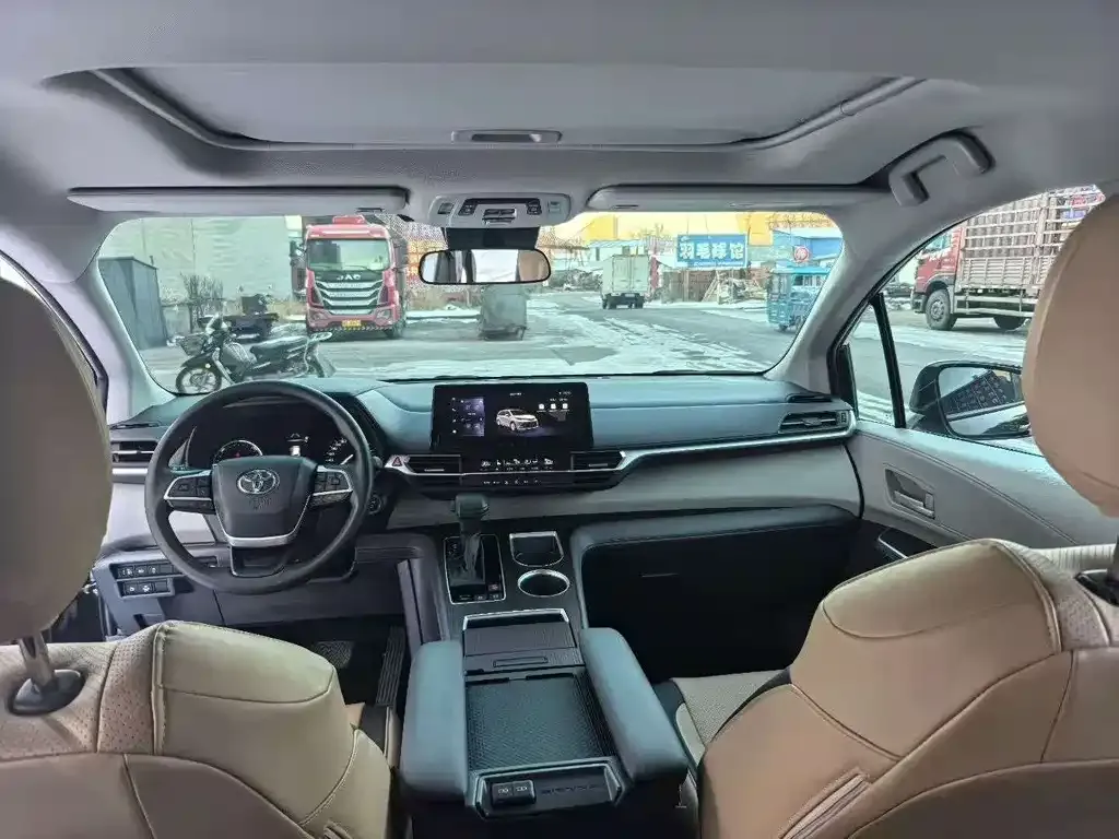 Toyota Sienna 2024 из CN, фото 2