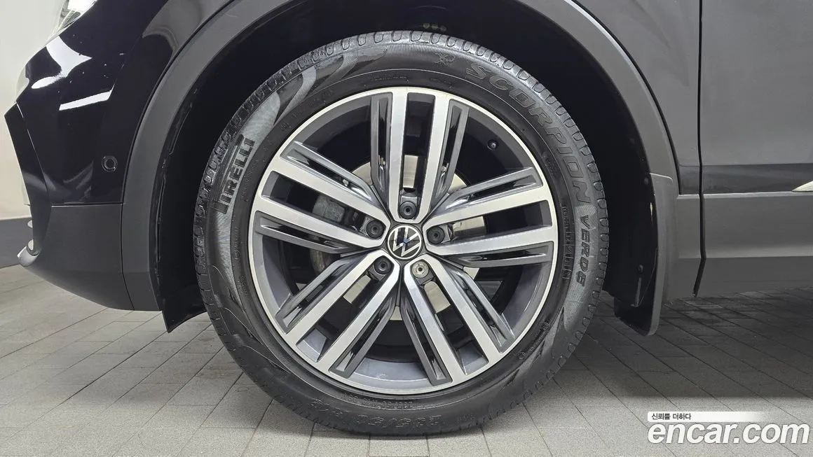 Volkswagen Tiguan — фото 8
