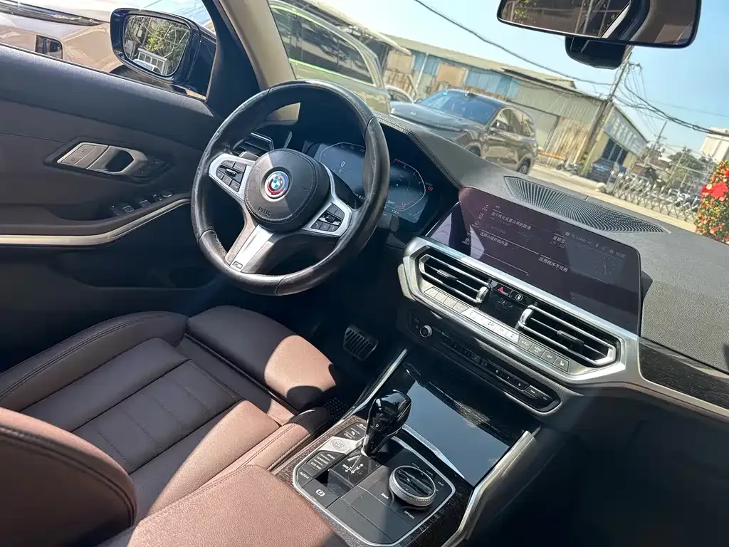 BMW 3 Series 2021 из CN, фото 3